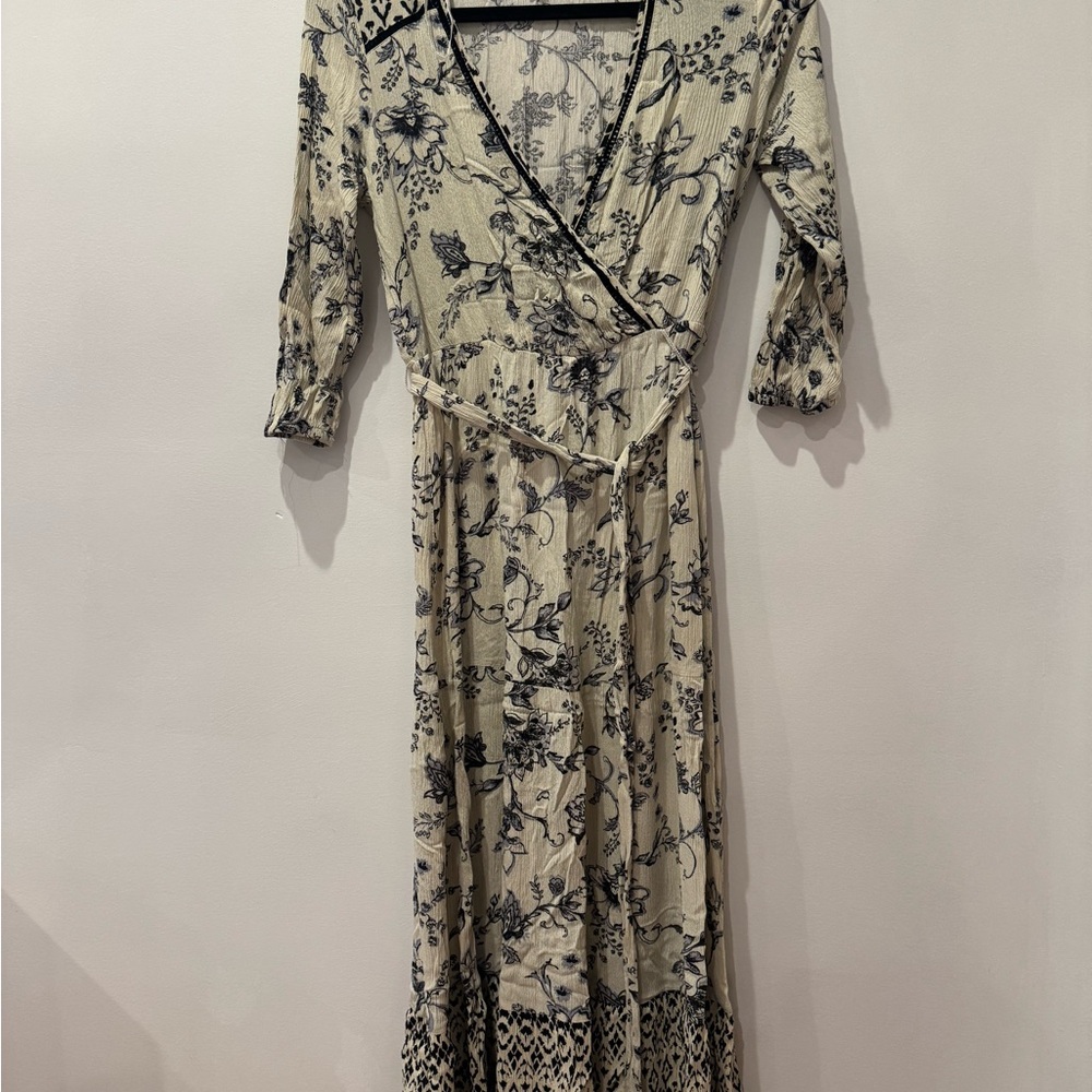 Knox Rose Cream and Black Floral Midi Dress - Picture 2 of 6